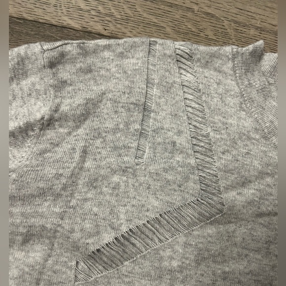 Lightweight distressed sweater by Fate - Picture 2 of 9